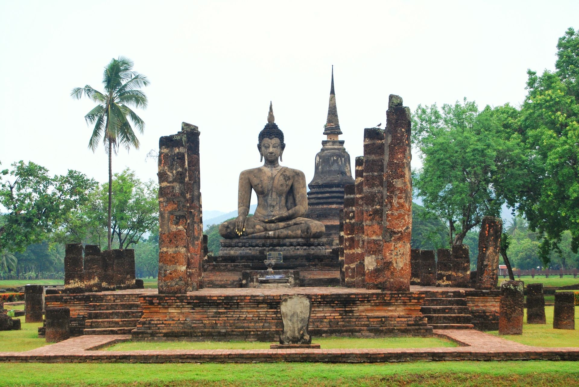 Mahathat Temple in the Sukhothai Historical Park, One of Thailand’s most impressive World Heritage sites. It is near the city of Sukhothai, THAILAND.